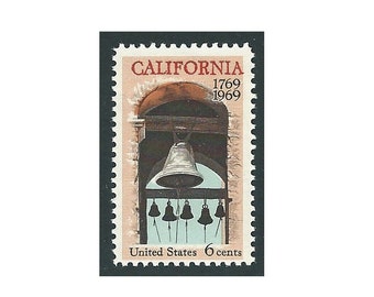 Lot de 10 timbres... 200e anniversaire de l'établissement en Californie 6c... Timbres-poste américains vintage inutilisés. Big Sur, San Francisco, cloches d'église