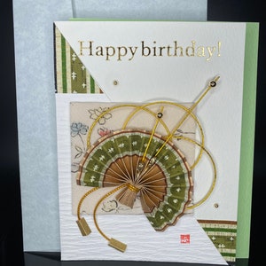 Cartão de aniversário com origami de pássaro voador Verde