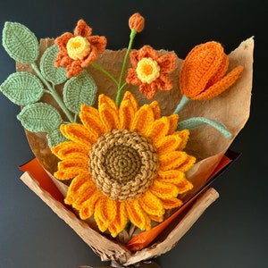 Häkelblumenstrauß handgemacht, Sonnenblume, Tulpe Wohnkultur, fertiges Produkt, Geschenke für Mutter, Vater, Jahrestag, Geburtstag, Freundin