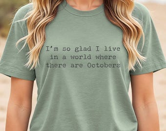 I’m So Glad I Live in a World Where There are Octobers T-Shirt | Lucy Maud Montgomery Book Quote Tee with Simple Typewriter Font