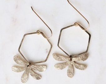 Gold Dangle Earrings, Brass Dangle Earrings, Minimalist Earrings, Leaf Earrings, Dangle Earrings, Geometric Earrings, Gifts for Her, Flower