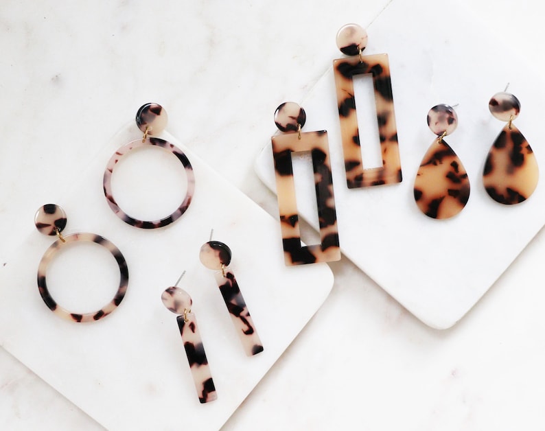 Tortoise shell adds a fun retro vibe to your style, and it pairs so well with almost any outfit and color. Choose from: Hoop circles, Rectangle dangles, bar dangles, and teardrop shapes.