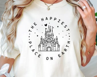 Comfort Colors® Das glücklichste Ort eine Erde Shirt, magisches Schloss Shirt, Mickey Schloss Shirt, Disney Urlaub Shirt, magisches Königreich Shirt
