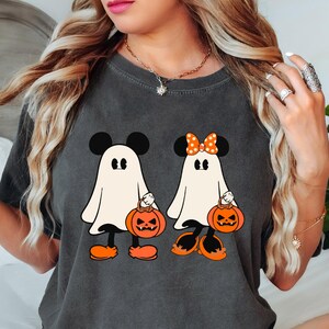 Chemises rétro Comfort Colors® pour couple Halloween Mickey Minnie, chemise Mickey Ghost, chemise Minnie Ghost, chemise Spooky Season, Disney Halloween