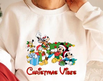 Camiseta navideña con los amigos de Disney, camiseta de Disney con colores cómodos, camiseta navideña familiar de Disney, camiseta navideña de Mickey y sus amigos