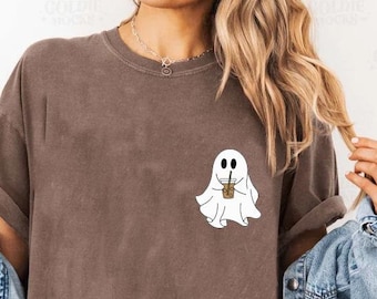 Comfort Colors® Camicia da caffè fantasma carino, t-shirt da caffè ghiacciato carino piccolo fantasma, camicia fantasma Boo, camicia da caffè fantasma, amanti del caffè di Halloween
