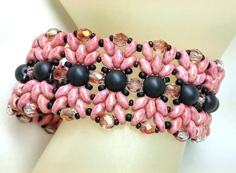Chrysanthemum Bracelet Salmon Pink and Black 6 3/4 Length Etsy
