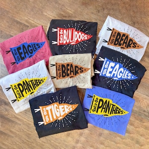 Benutzerdefinierte Maskottchen Wimpel Flagge Shirt, Wimpel Maskottchen Shirt, Schulgeist Shirt, passendes Team T-Shirt, Heimkehr Wimpel Farbe, benutzerdefinierte Farben