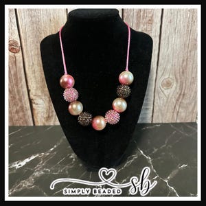 Collier de perles rose et bronze - Grosses perles de chewing-gum, bijoux scintillants pour enfants ou adultes