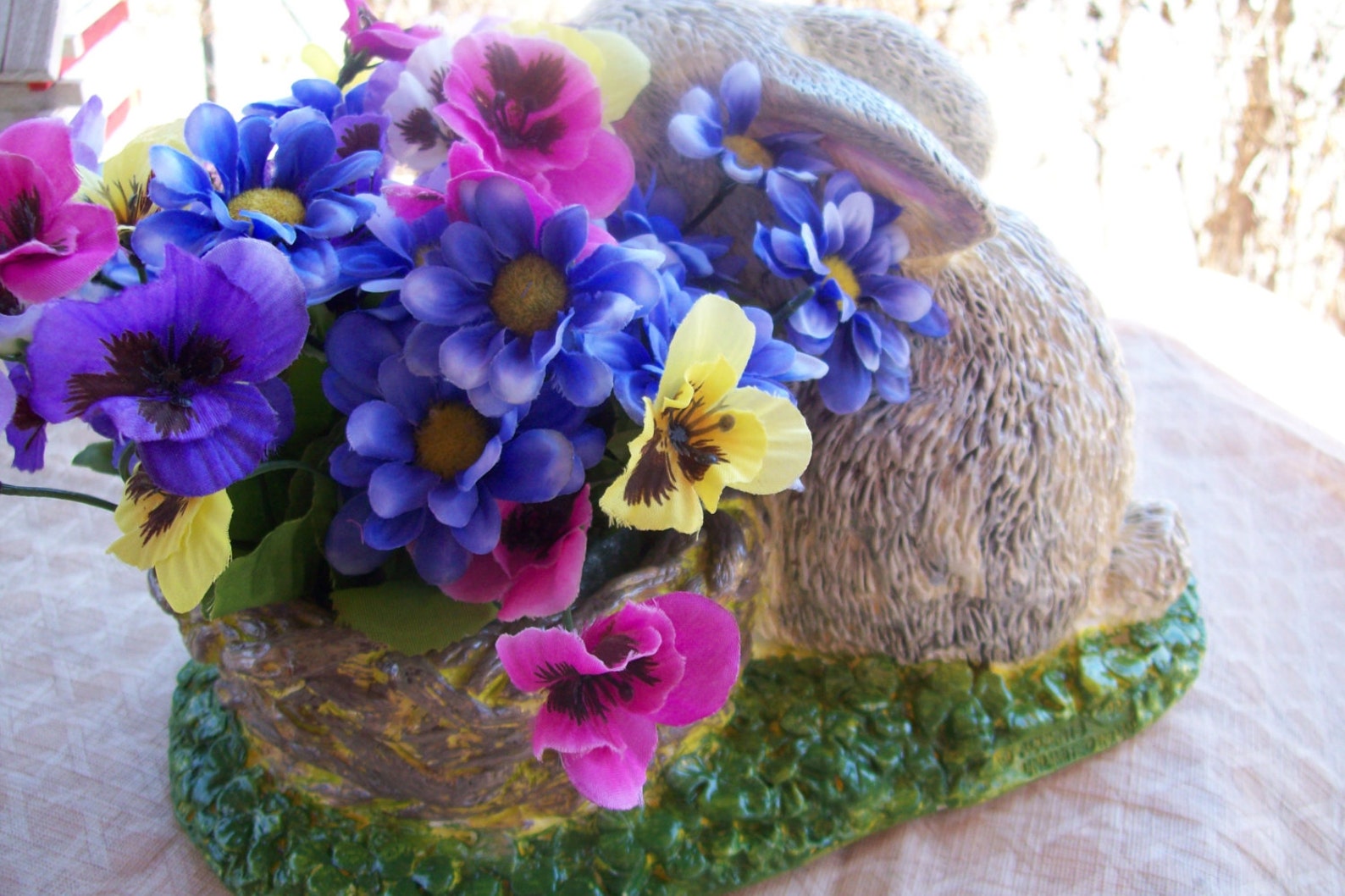 Conejo y cesta de flores conejito de cerámica gris flores de Etsy Conejo y cesta de flores conejito de cerámica gris flores de Etsy