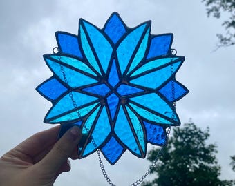 Blauwe glazen mandala-zonnevanger
