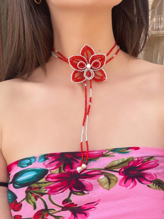 Collana artigianale con orchidea rossa e verde acqua in perline di vetro boho elegant style
