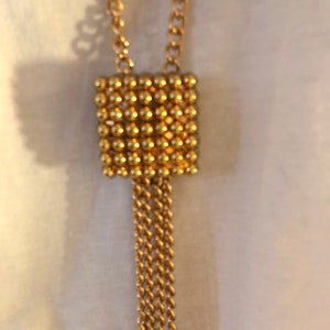 Boucles d&#39;oreilles avec pendentif en or et collier long. « DECLARATION EN OR »