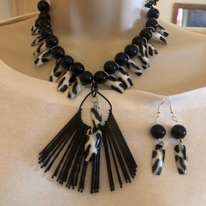 フェイクネイル ヘアピン サロンジュエリー 黒と白の調節可能なネックレス イヤリング「BLACK AND WHITE」