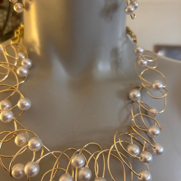 Golden Wire and Pearl Necklace Earrings Avant Garde “PEARL SPLENDOR”