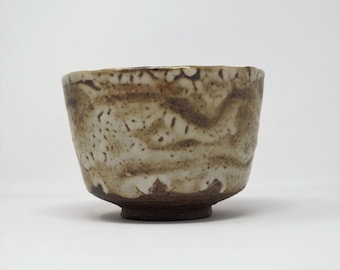 Holzbefeuerte Steinzeug Teeschale für Matcha mit Shino Glasur glasiert