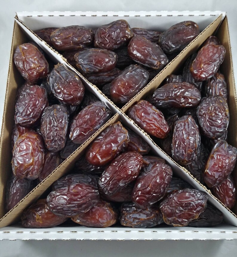 5 Lb Fresh JUMBO Medjool Dates Gift Box / Vegan Gift / Premium Etsy