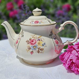 Vintage Sadler Teapot with Delicate Floral Pattern, Sadler Teapot #3689, English Vintage Teapot, Tea Party China