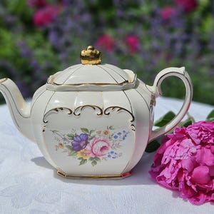 Vintage Sadler Cube Teapot with Pink Roses, Vintage English Teapot, Collectible Sadler Teapot, Sadler Teapot #2097, Collectible Pottery