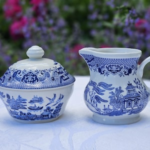 Vintage Blue Willow Churchill England Creamer and Sugar Bowl with Lid, Blue and White English Pottery Set of Covered Sugar Bowl and Creamer