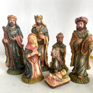 Vtg Small Hand-Painted Nativity Set Holy Family Mary Joseph Jesus Wisemen