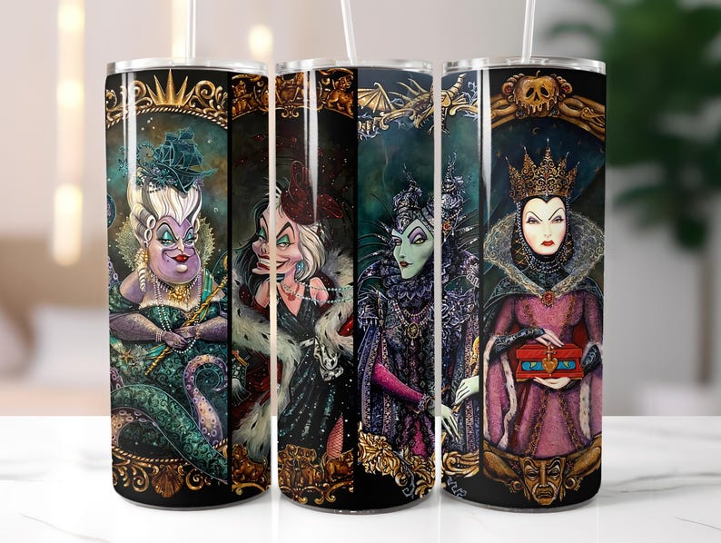 K&ouml;nnte beinhalten: Vier Edelstahlbecher mit Illustrationen von Disney-B&ouml;sewichten. Jeder Becher zeigt einen anderen Charakter in einem dekorativen Rahmen. Zu den Charakteren geh&ouml;ren Ursula, Cruella de Vil, Maleficent und die b&ouml;se K&ouml;nigin.