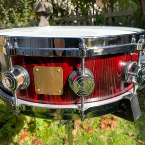 Larch Wood Stave Snare Drum: 14&quot; Red Lacquer Finish