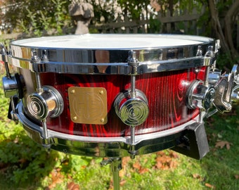 Larch Wood Stave Snare Drum: 14" Red Lacquer Finish