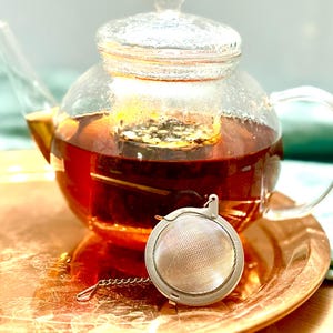 Loose Leaf Tea Infuser: Stainless Steel with Mesh Ball, SILVER