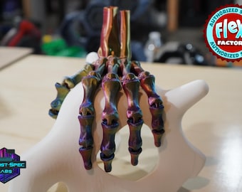 Mão de esqueleto impressa em 3D: acessório articulado e assustador para o Halloween