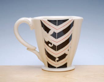 Black Chevron Deluxe clover cup in Ivory w. Red detail & Floral, Victorian mod