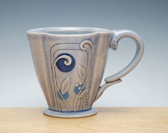 Deco Deluxe clover cup in Periwinkle gloss w. Navy & Sky blue Polka dots, Victorian mod