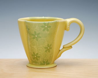 Floral Deluxe Clover cup in Buttercup Yellow & Lime