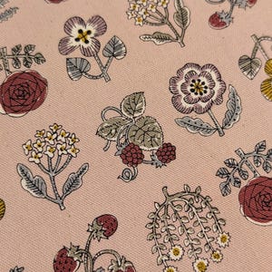 Linnea Wildflower Kokka Japanese cotton Oxford fabric YKA-26000-1 B pink