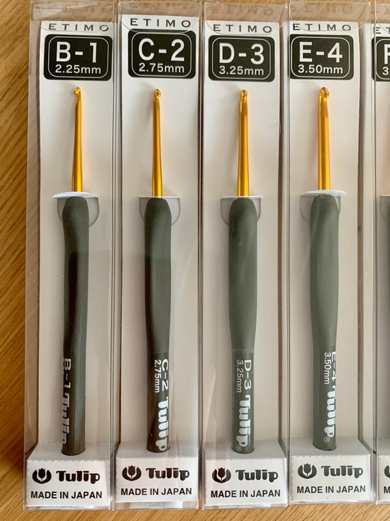 Tulip ETIMO Crochet Hooks With Cushion Grip in Gray and Gold