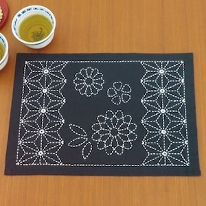 Olympus Sashiko kit #312 Daisy placemat white on indigo blue cotton