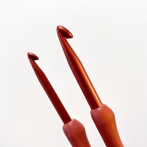 Tulip ETIMO Red Crochet Hook with Cushion Grip assorted sizes