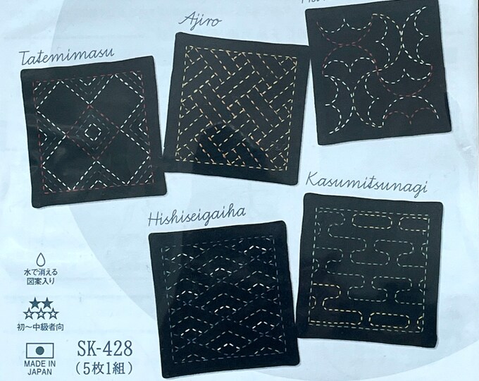 ORIGACH 5 Set Sashiko Onderzetters Kit, Japans Traditioneel Naaiset, Handgemaakte Onderzetters Kit met Garen, Naald, en Vijf Verschillende Ontwerpen op Marineblauwe Stof