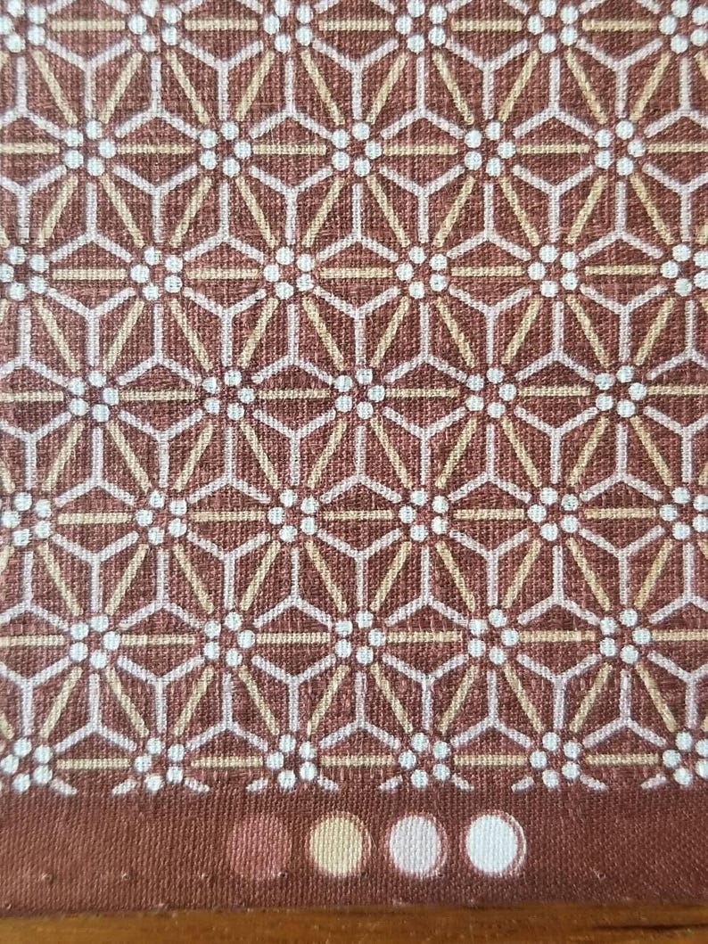 Tela de algodón japonés dobby Morikiku con estampado de hojas de cáñamo en color morera M17000-E3 imagen 5
