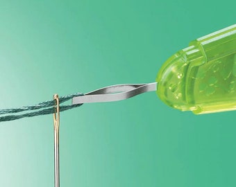 Clover Embroidery Needle Threader 8611 green