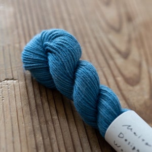 Maito Natural Dyed Stitching Thread for sashiko and kogin monochrome pale indigo color 10309-PB