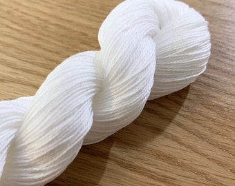 Daruma Prepared For Dye Japanese Cotton SASHIKO thread 170 meter skein 20/4 white　刺し子糸