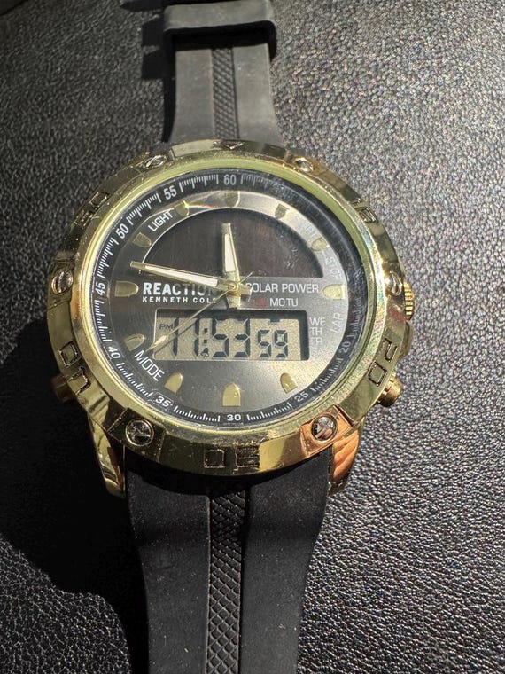 Orologio Kenneth Cole Reaction Solar: lunetta color oro, cinturino