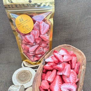 Organic freeze dried strawberry-Strawberries slices-Healthy fresh fruit snacks-Strawberry chips-kids snacks-Hikers delight-Natural dessert.