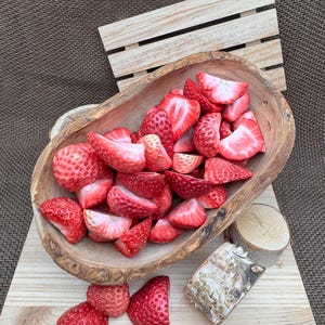 Organic freeze dried strawberry-Strawberries halves/quaters-Healthy fresh fruit snacks-kids snacks-Hikers delight-Natural dessert.