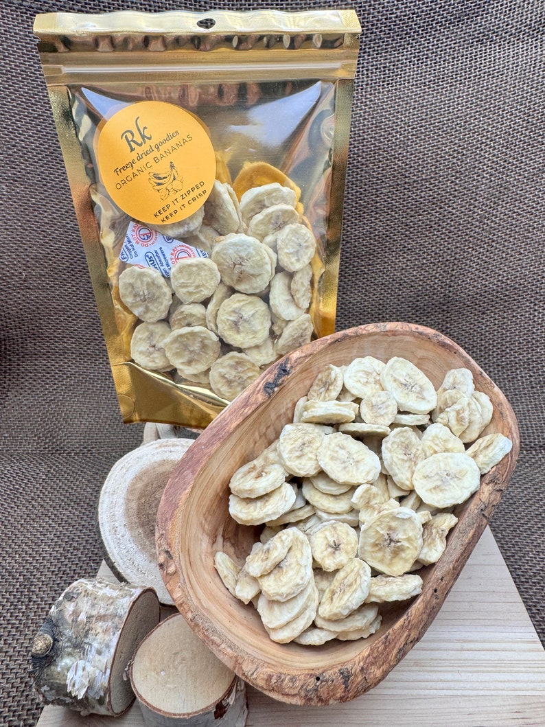 Organic freeze dried banana chips-bananas slices-Healthy fresh fruit snacks-healthy kids snacks-Hikers delight-Natural dessert-trail mix.