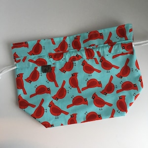 Bolso con cordón de los cardenales