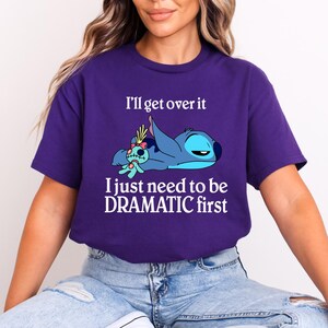 Camiseta gráfica de Stitch divertida: camiseta con cita dramática Morado