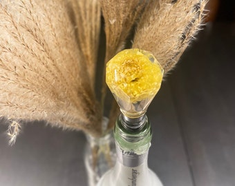 Bottle stopper | Wine stopper | Wine topper | Epoxy resin | Flower petals | Bar accessories | Housewarming gift