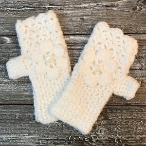 White 172-01 Fingerless Gloves with Flower